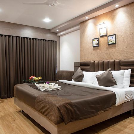 Hotel Rajmahal Гувахати Экстерьер фото