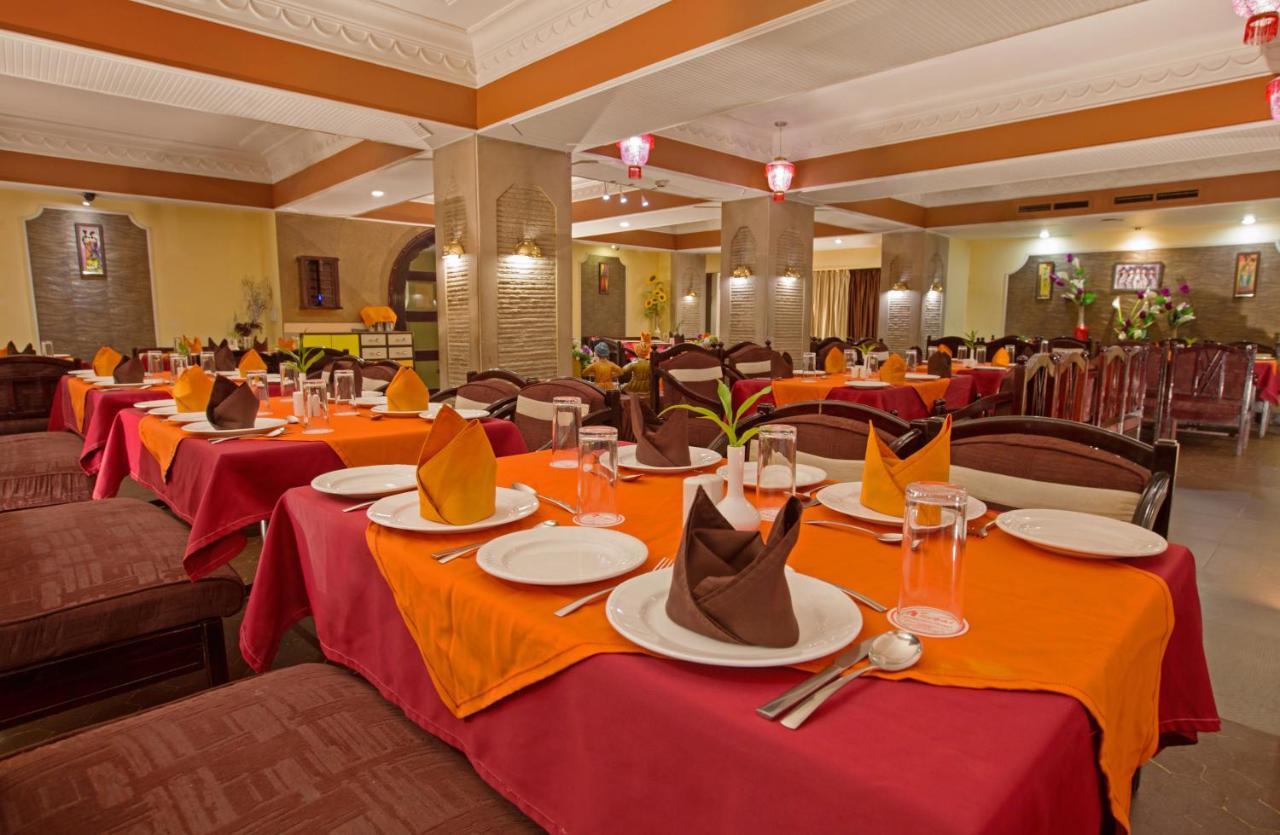 Hotel Rajmahal Гувахати Экстерьер фото