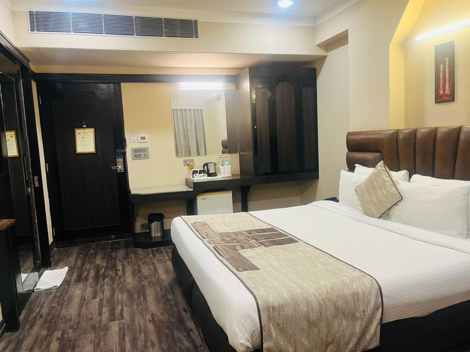 Hotel Rajmahal Гувахати Экстерьер фото