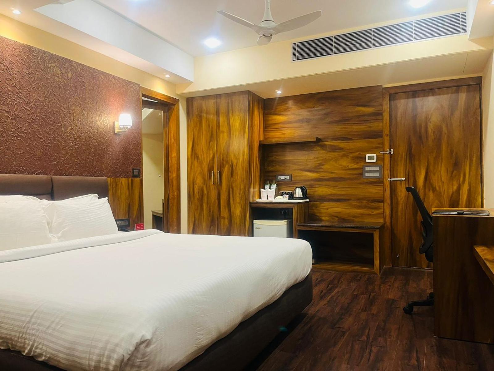 Hotel Rajmahal Гувахати Экстерьер фото