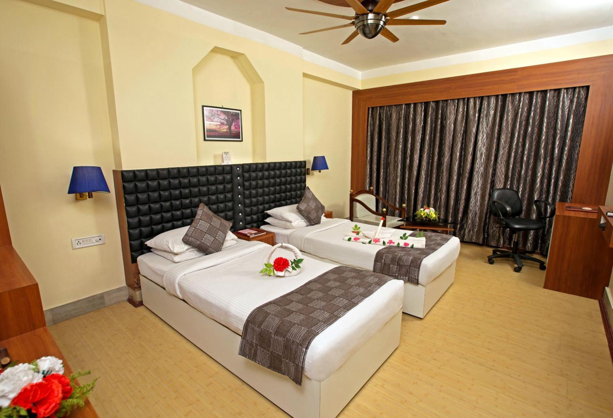 Hotel Rajmahal Гувахати Экстерьер фото